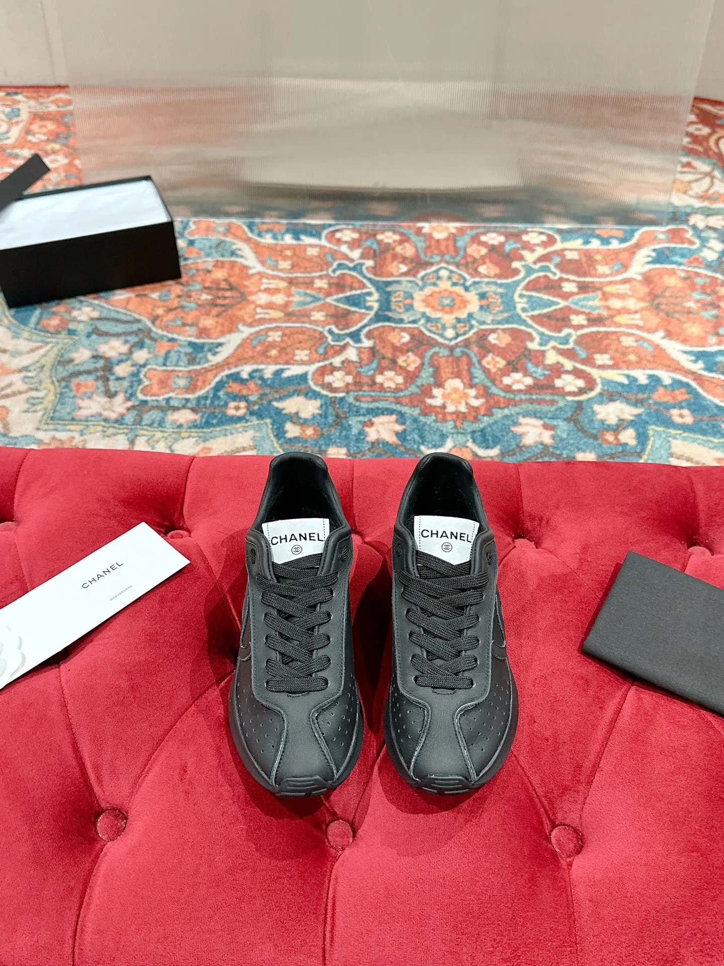 👟👟Ex-factory price 600👟👟 CHANEL Chanel classic sneakers, super internet celebrity series! There are so many Internet celebrities on their feet, and the counter is super popular〰️〰️ The world of Chanel has always been a dream for girls, the simple partition design is a super interpretation of multiple texture effects, the most eye-catching LOGO double C is also my favorite, no matter how you match it on your feet, the effect is completely amazing✔✔✔I must recommend you to buy this one⚡️⚡️Bangladesh environmentally friendly leather upper, original private model TPU outsole The color details are all compared 🆚 at the counter! Perfect presentation with zero color difference ❥ ❥ Every detail is beyond the genuine level! There is no pressure in and out of the counter☑️Number of yards: 35-40